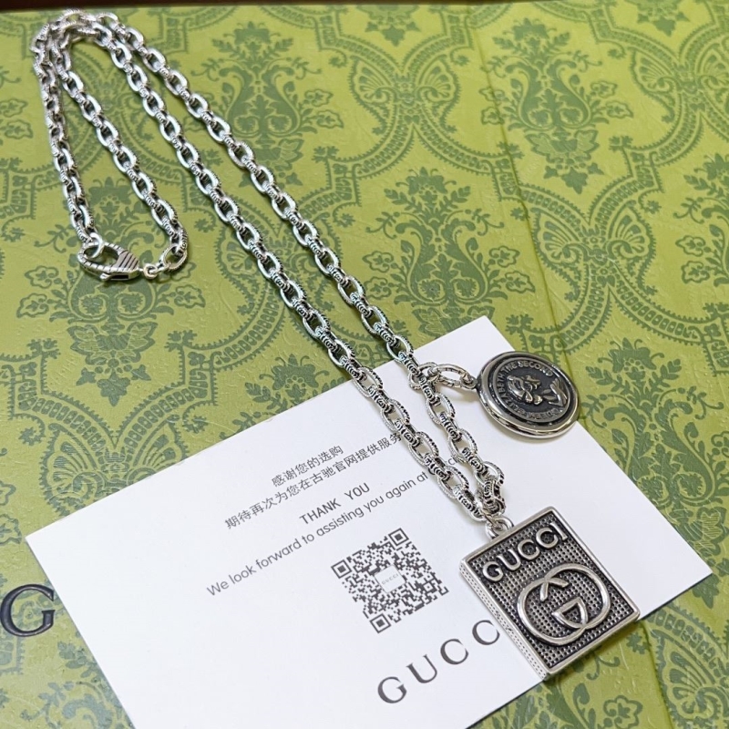 G*u*i necklaces